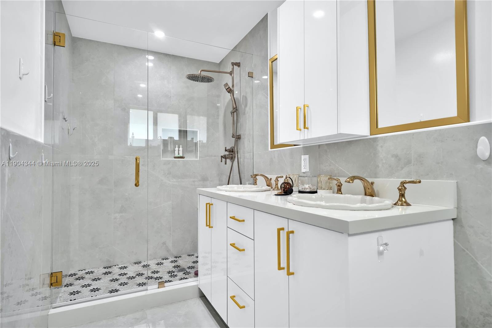 C GAB GRANADA SEC REV - Residential