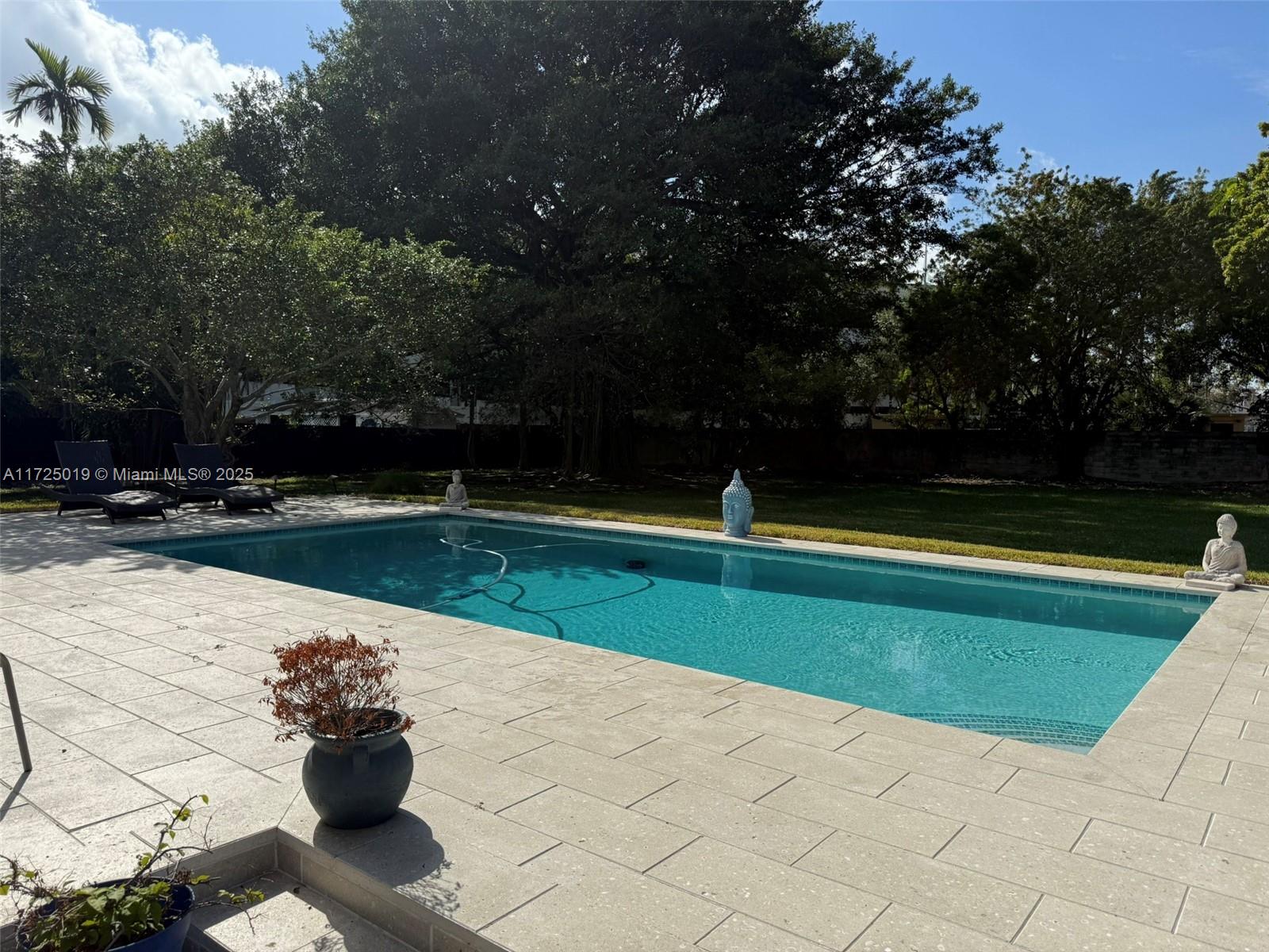 12500 Alamanda Dr