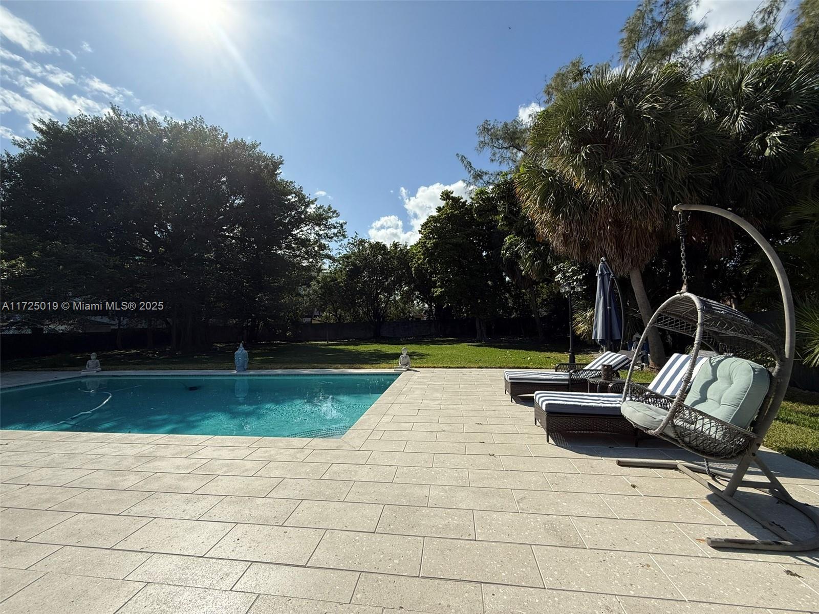 12500 Alamanda Dr