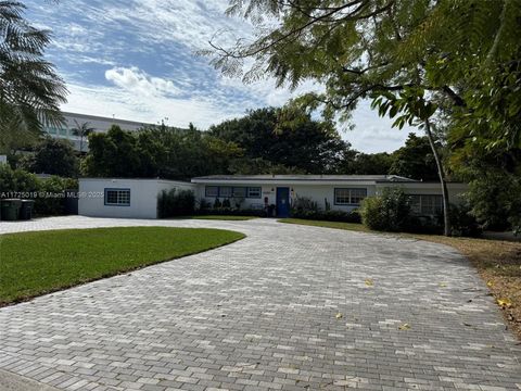 12500 Alamanda Dr North Miami FL 33181