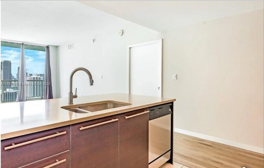1900 N Bayshore Dr 3909