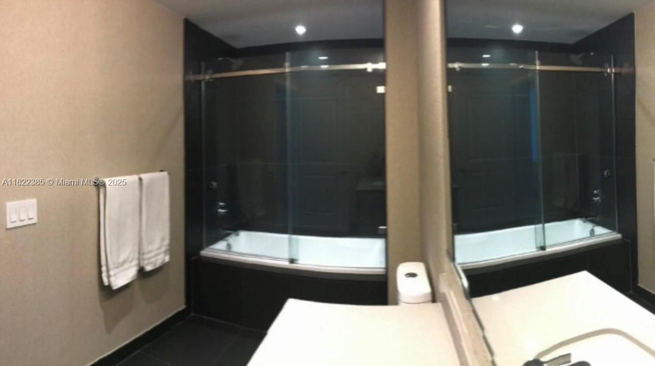 CANVAS CONDO - Residential Lease
