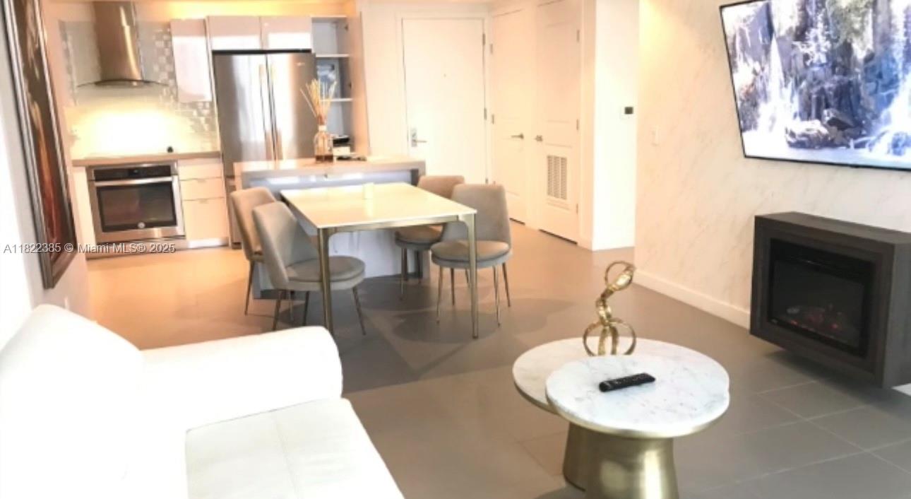 CANVAS CONDO - Residential Lease