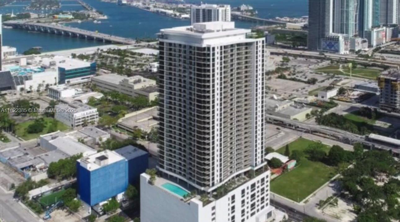 CANVAS CONDO - Residential Lease