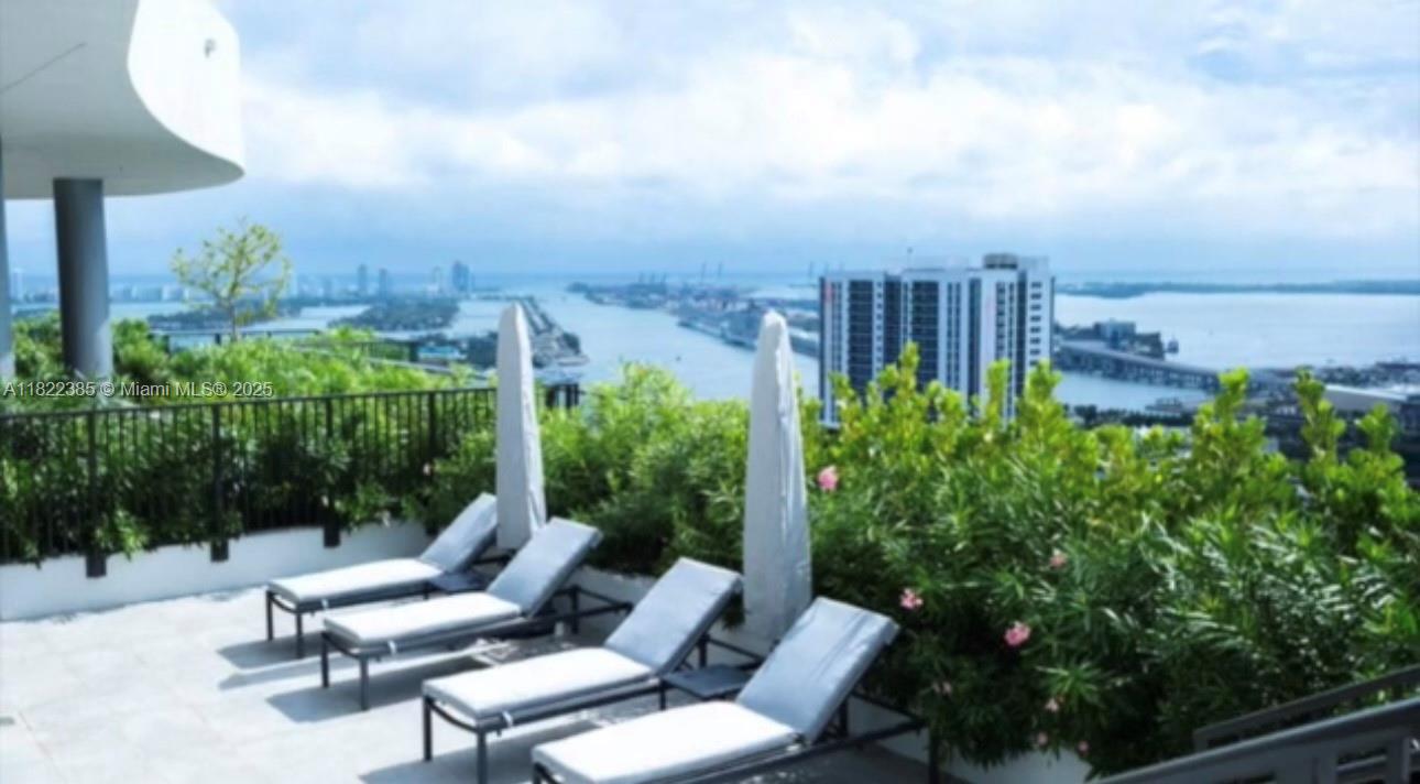 CANVAS CONDO - Residential Lease
