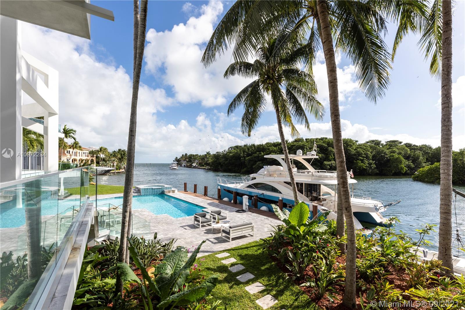 SUNRISE HARBOUR REV PL - Residential