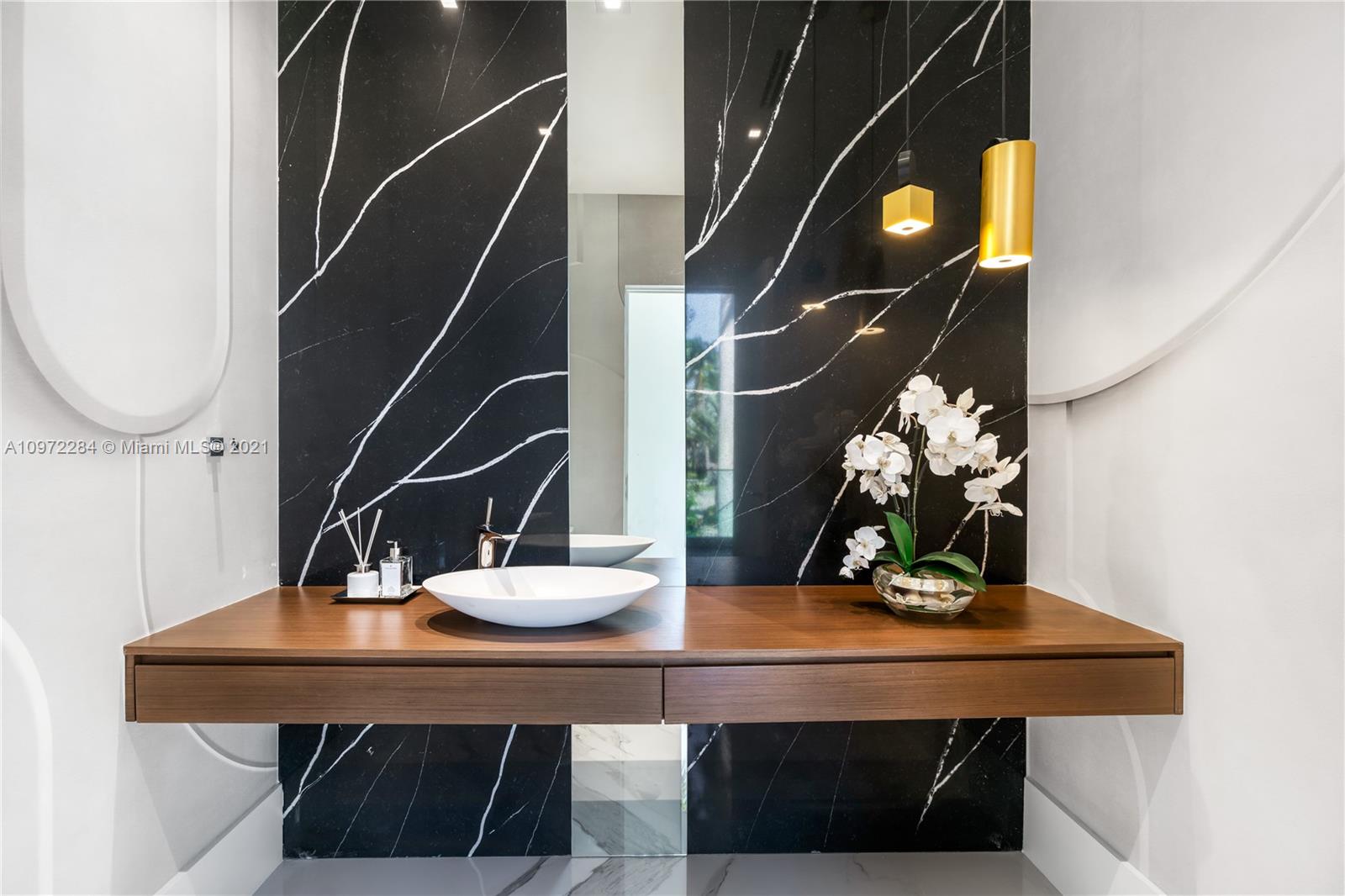 SUNRISE HARBOUR REV PL - Residential