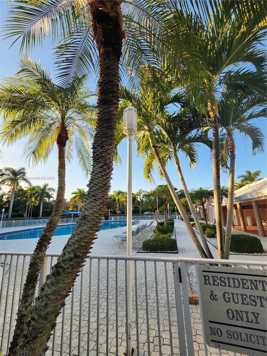 TRENT CONDOMINIUM H - Residential