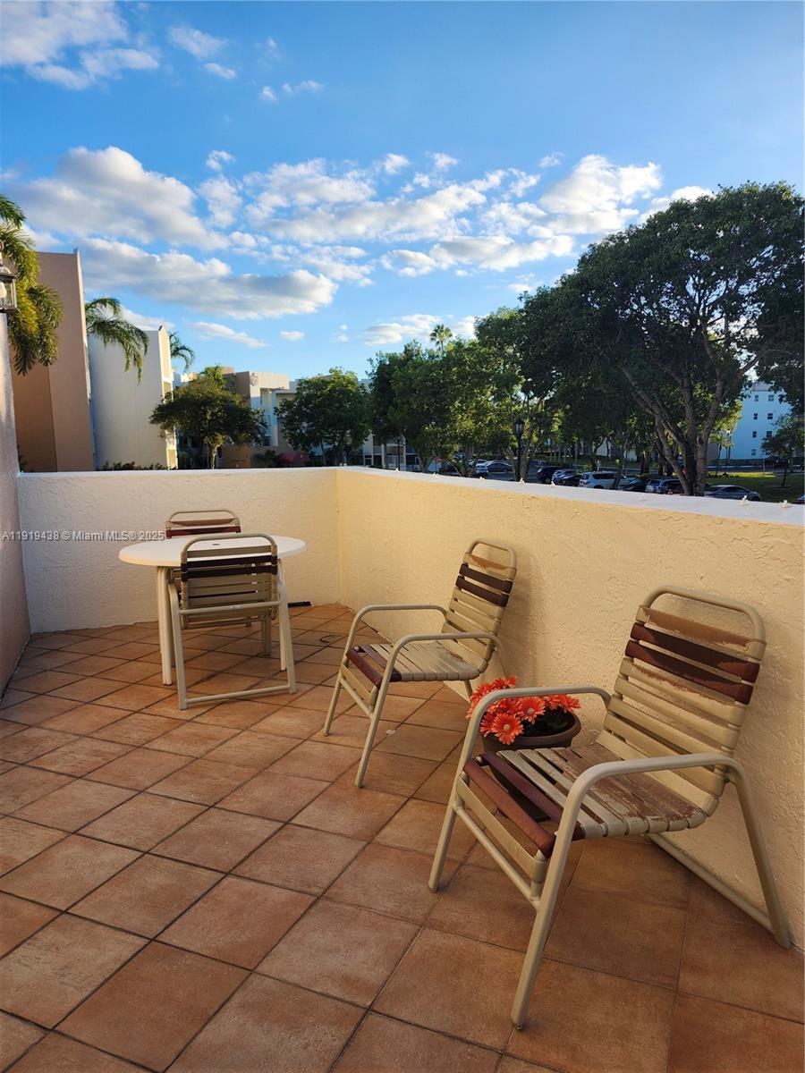 TRENT CONDOMINIUM H - Residential