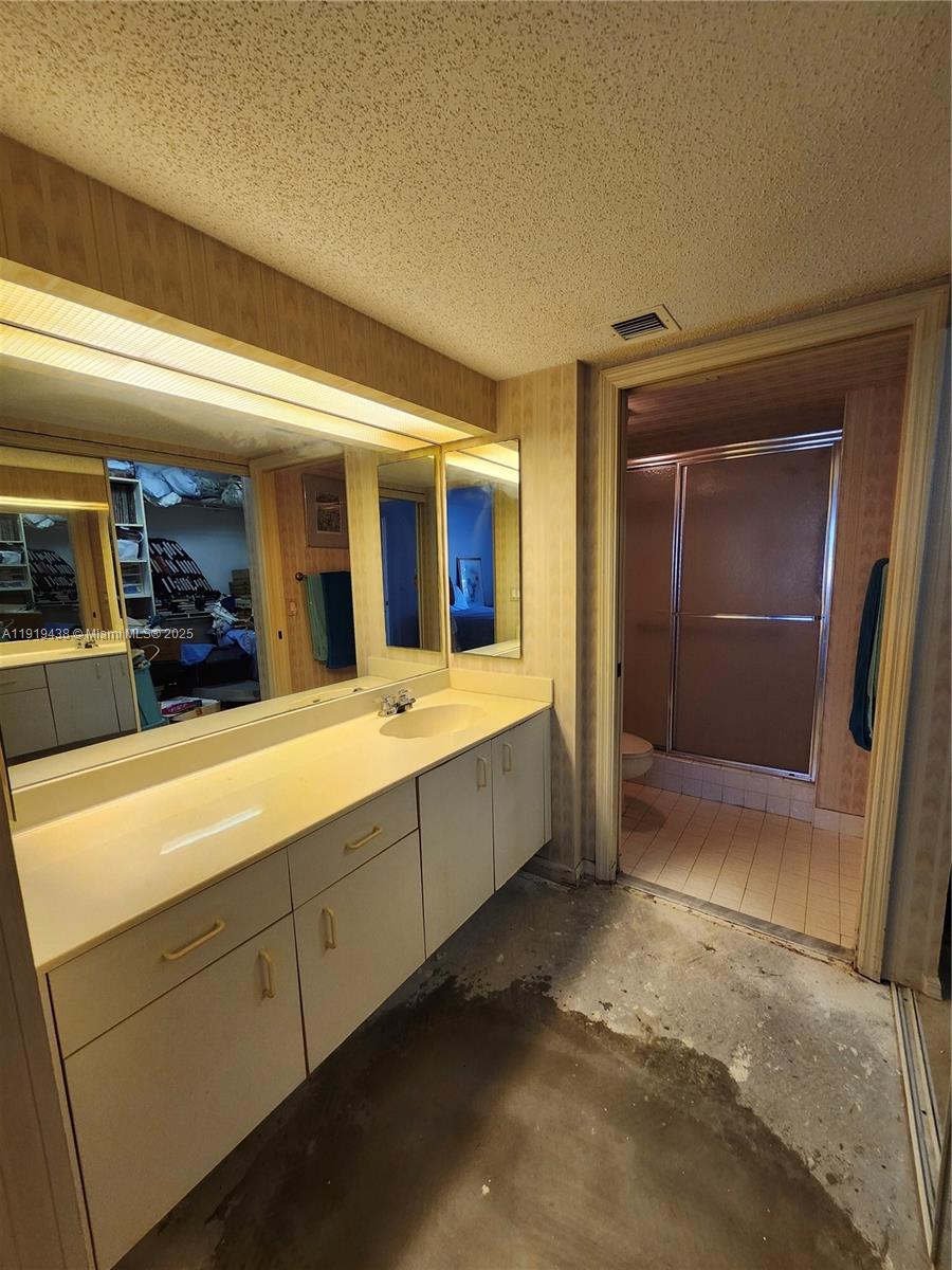 TRENT CONDOMINIUM H - Residential