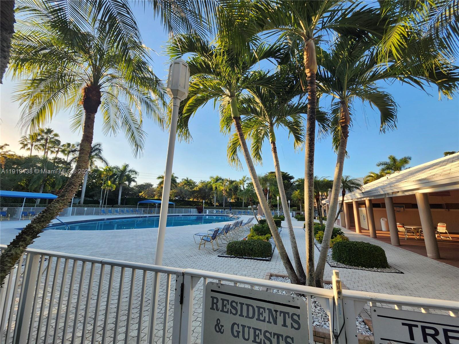 TRENT CONDOMINIUM H - Residential