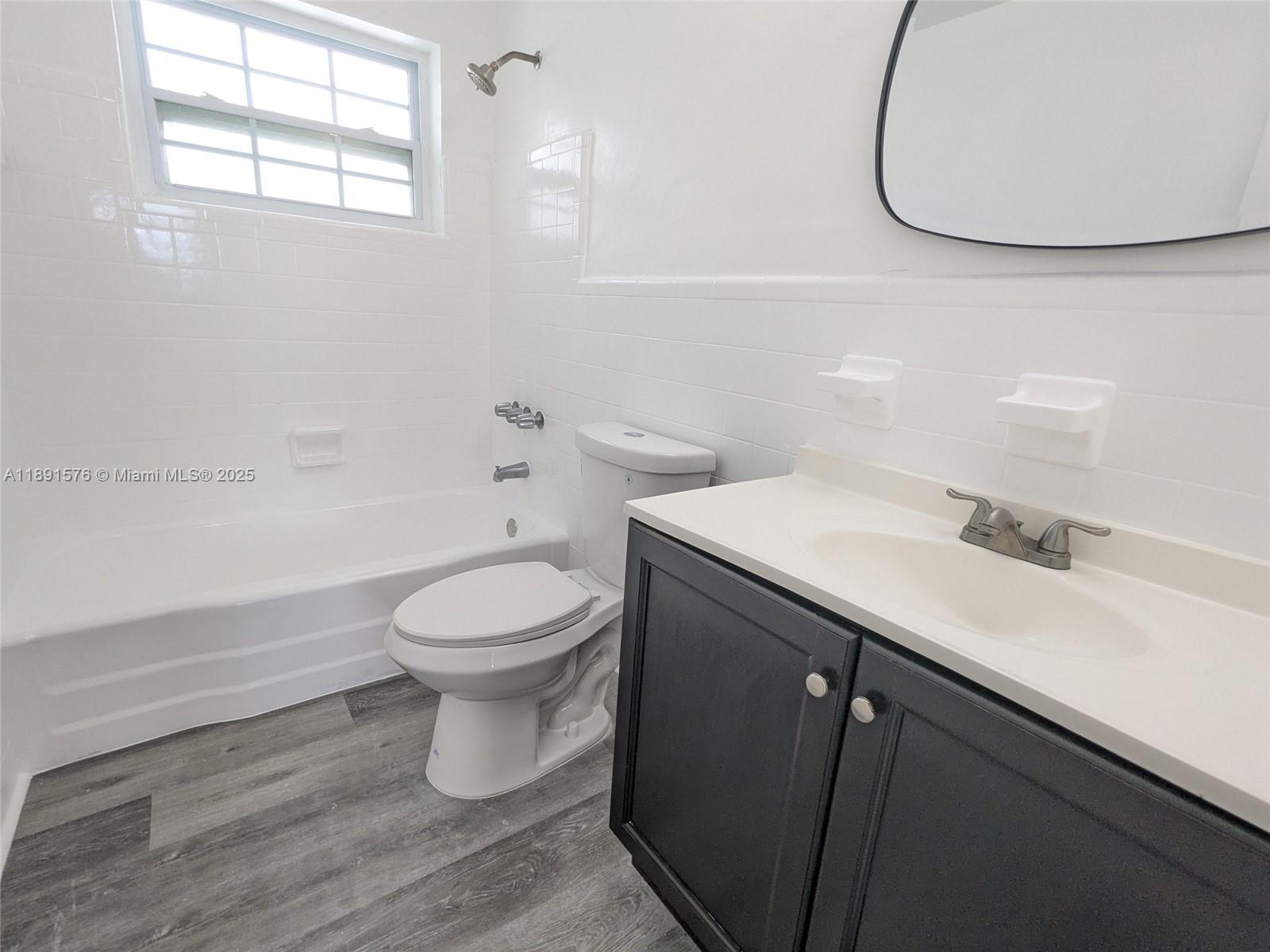 BISCAYNE BCH SUB - Residential Lease