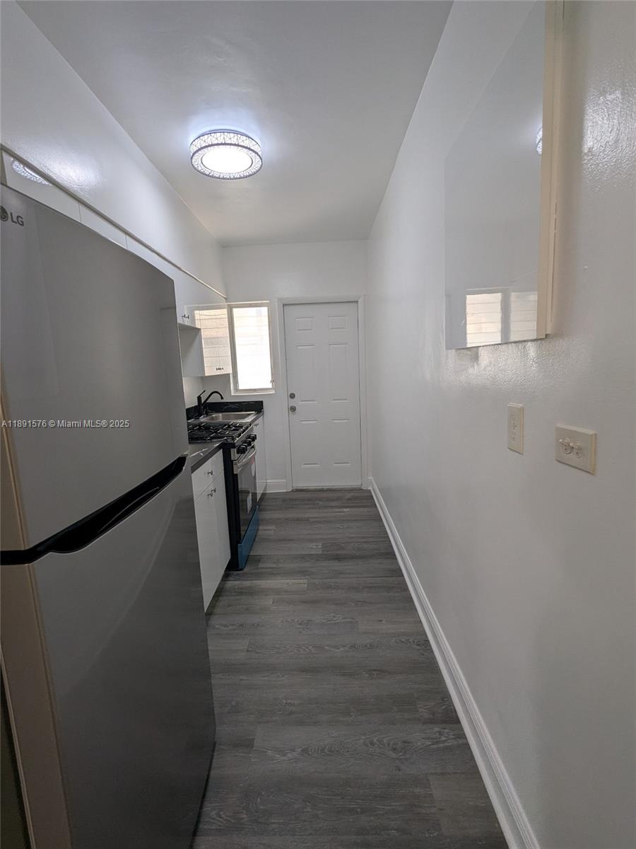 BISCAYNE BCH SUB - Residential Lease
