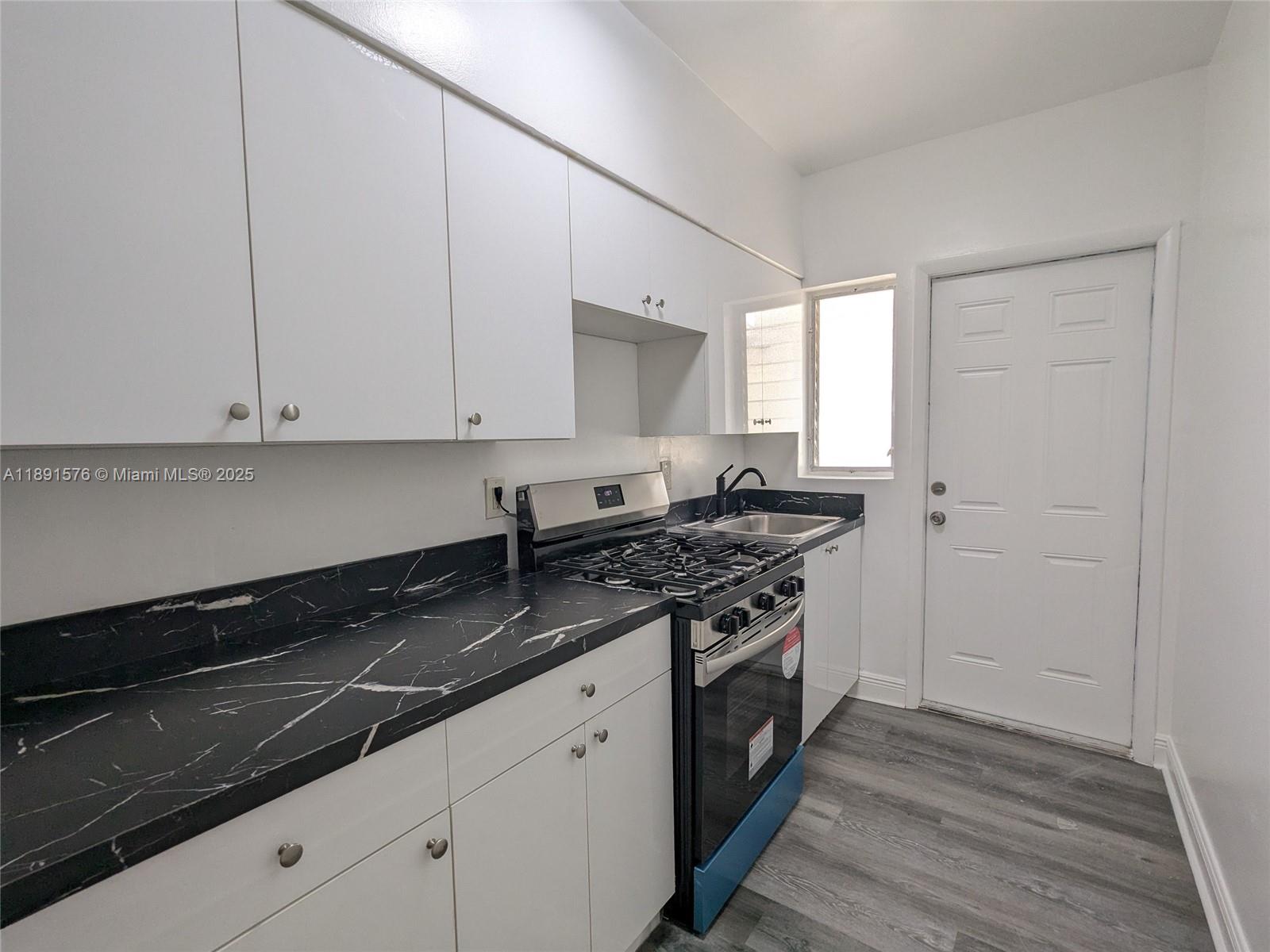 BISCAYNE BCH SUB - Residential Lease