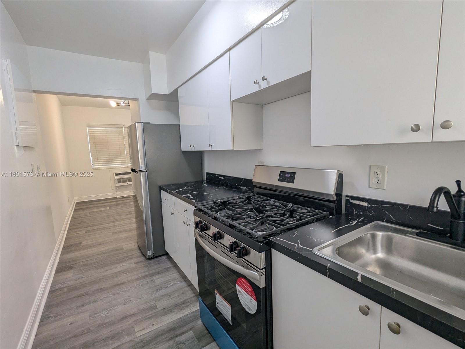 BISCAYNE BCH SUB - Residential Lease