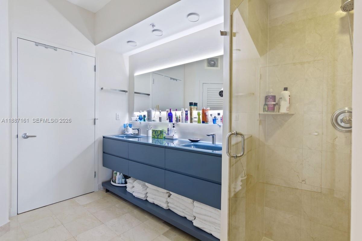 TRUMP INTERNATIONAL BEACH - Residential