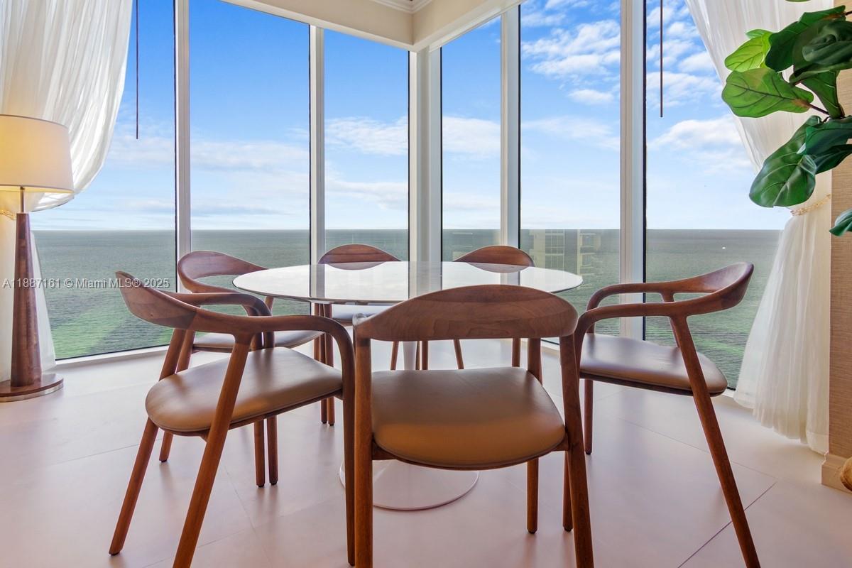 TRUMP INTERNATIONAL BEACH - Residential