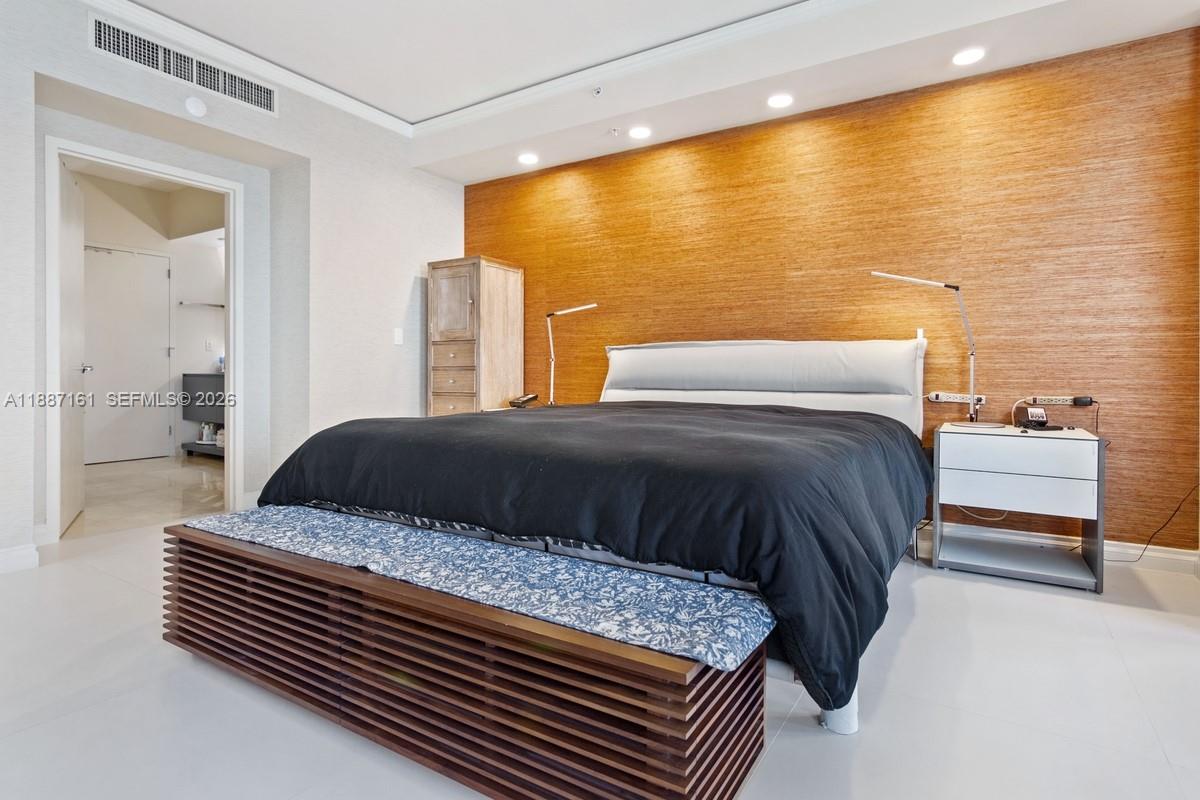 TRUMP INTERNATIONAL BEACH - Residential