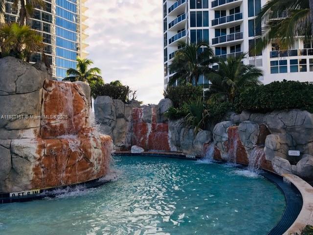 TRUMP INTERNATIONAL BEACH - Residential