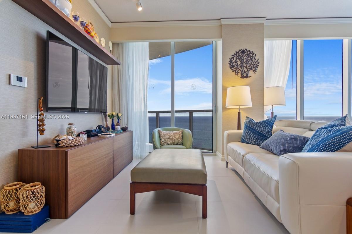 TRUMP INTERNATIONAL BEACH - Residential