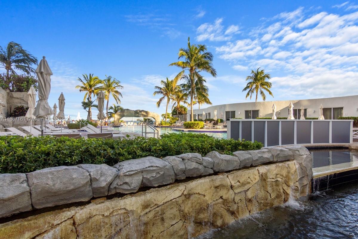 TRUMP INTERNATIONAL BEACH - Residential