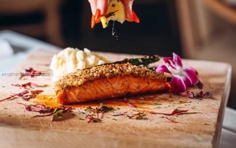 TRUMP INTERNATIONAL BEACH - Residential