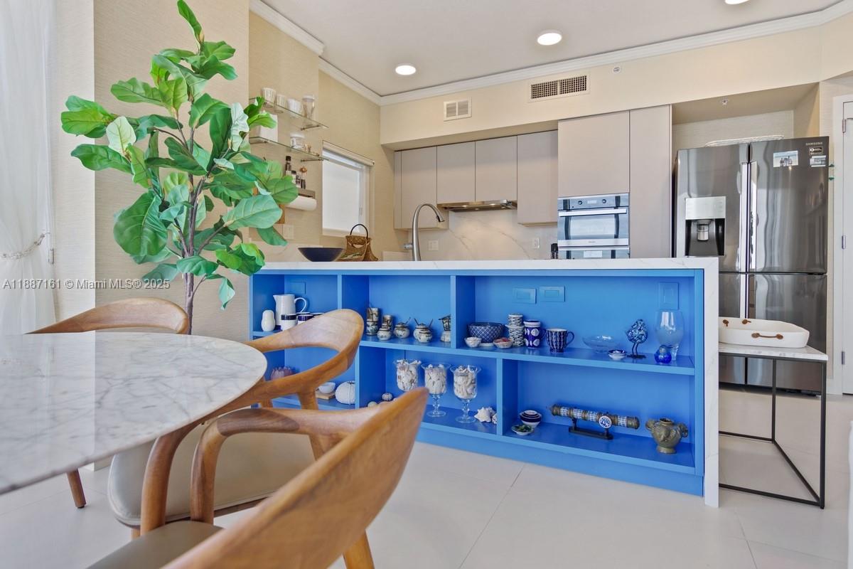 TRUMP INTERNATIONAL BEACH - Residential