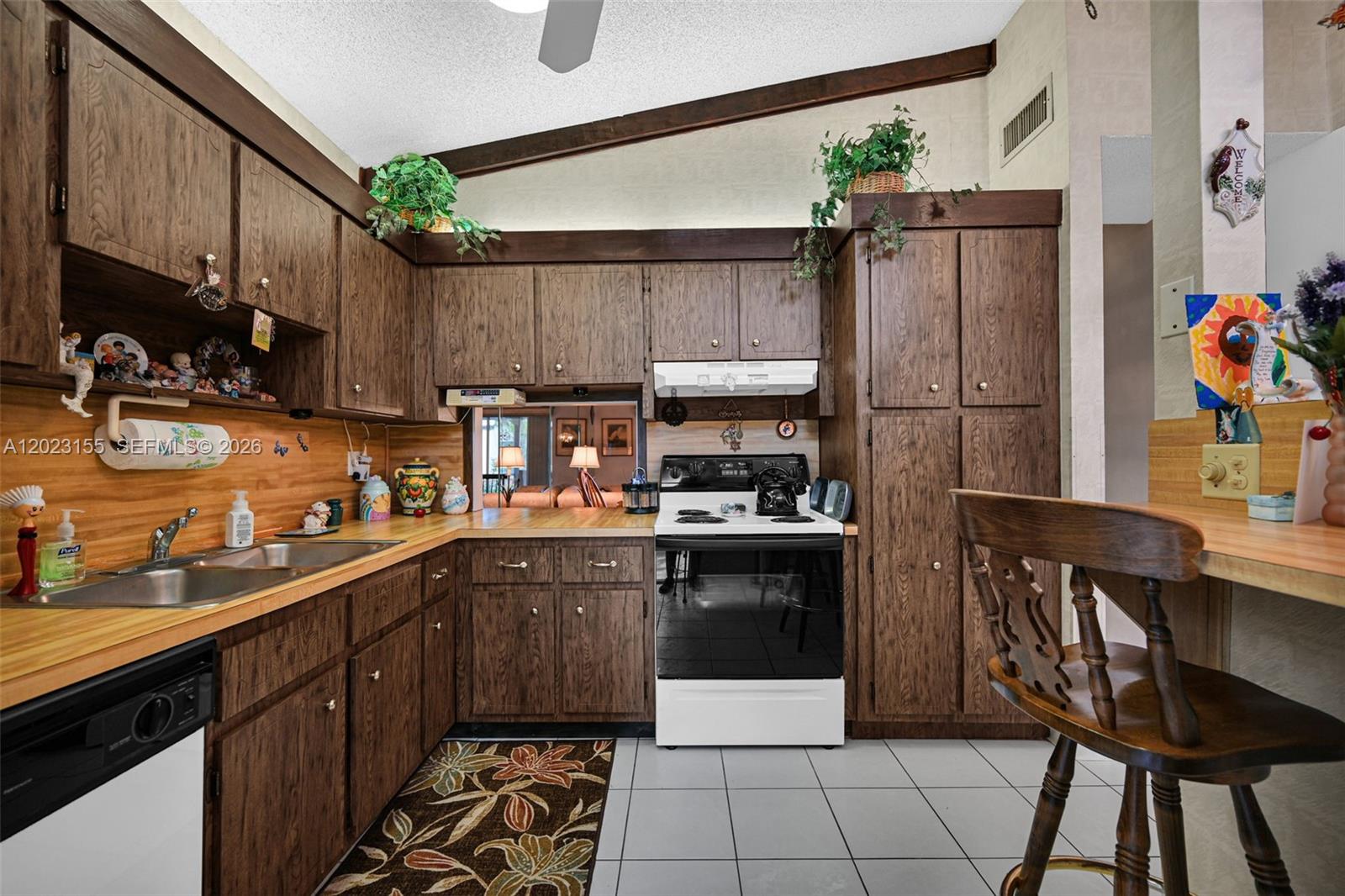 VILLAS AT CARRIAGE HILLS - Residential