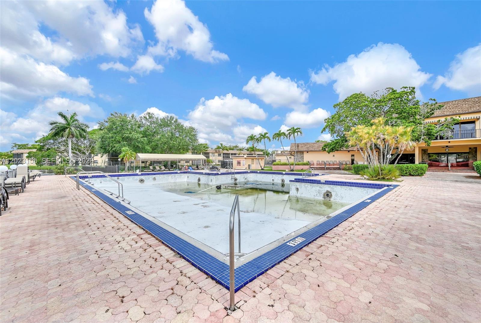 VILLAS AT CARRIAGE HILLS - Residential