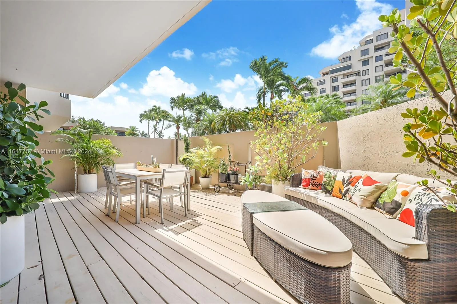 Key Biscayne, Florida 33149, United States, 2 Bedrooms Bedrooms, ,2 BathroomsBathrooms,Residential,Pending,46694