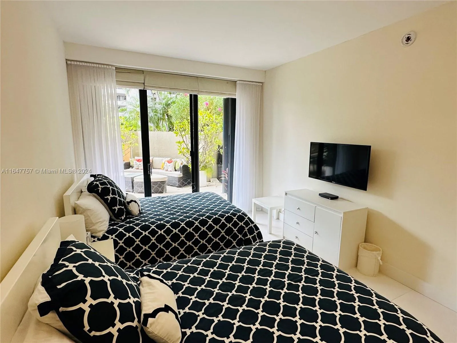 Key Biscayne, Florida 33149, United States, 2 Bedrooms Bedrooms, ,2 BathroomsBathrooms,Residential,Pending,46694