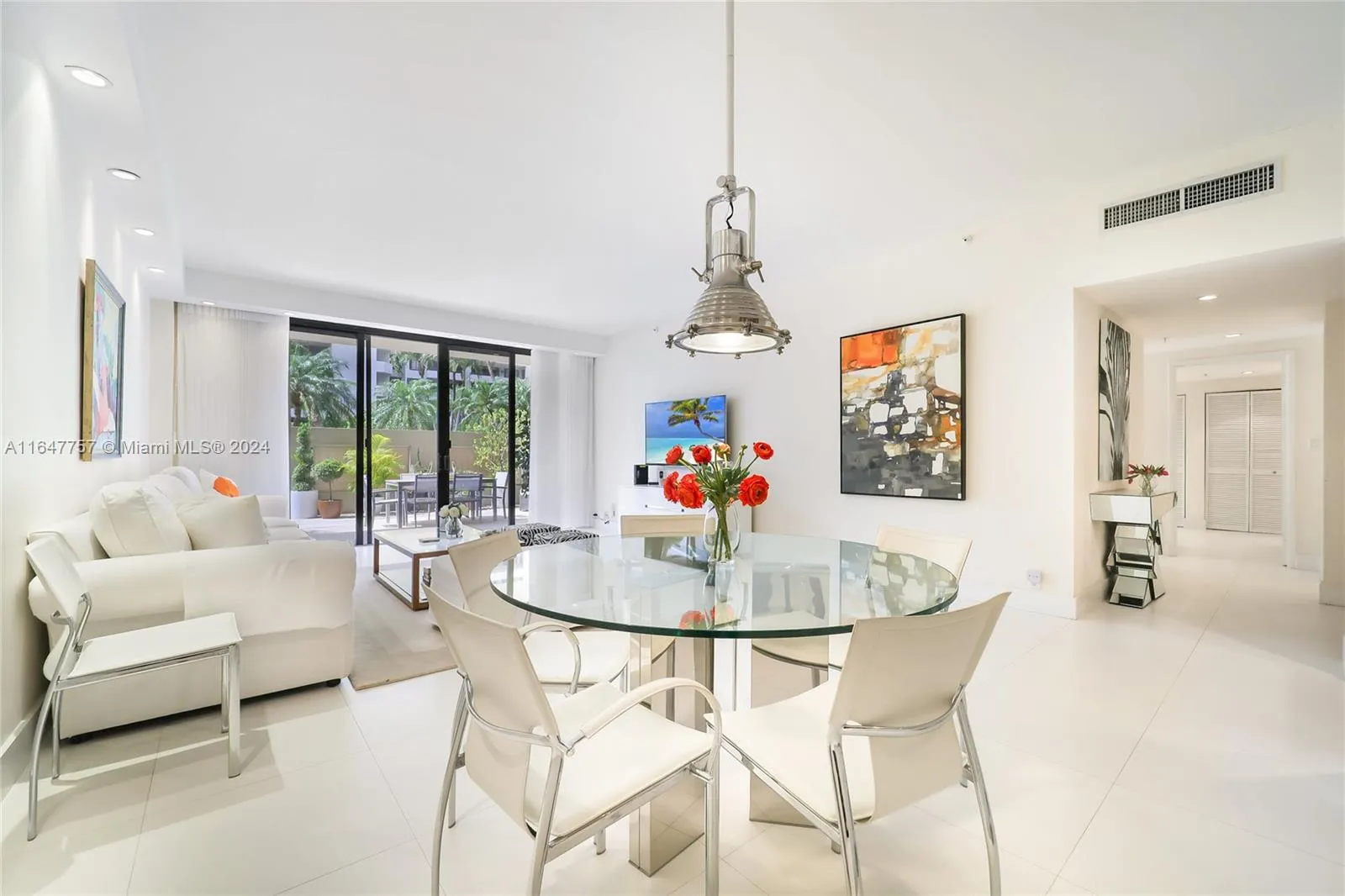 Key Biscayne, Florida 33149, United States, 2 Bedrooms Bedrooms, ,2 BathroomsBathrooms,Residential,Pending,46694