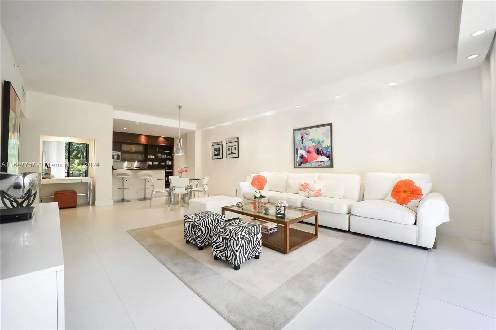 Key Biscayne, Florida 33149, United States, 2 Bedrooms Bedrooms, ,2 BathroomsBathrooms,Residential,Pending,46694