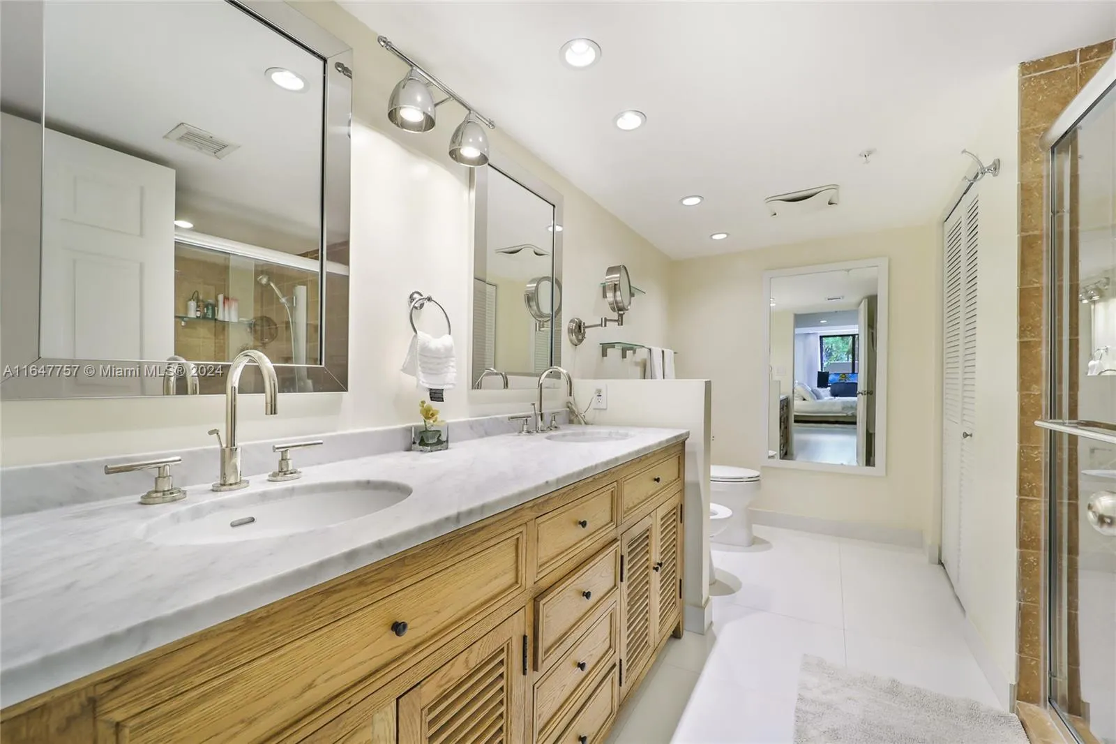 Key Biscayne, Florida 33149, United States, 2 Bedrooms Bedrooms, ,2 BathroomsBathrooms,Residential,Pending,46694