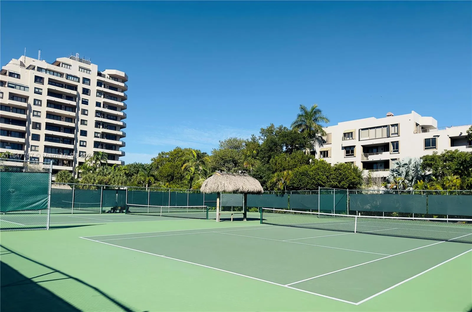 Key Biscayne, Florida 33149, United States, 2 Bedrooms Bedrooms, ,2 BathroomsBathrooms,Residential,Pending,46694
