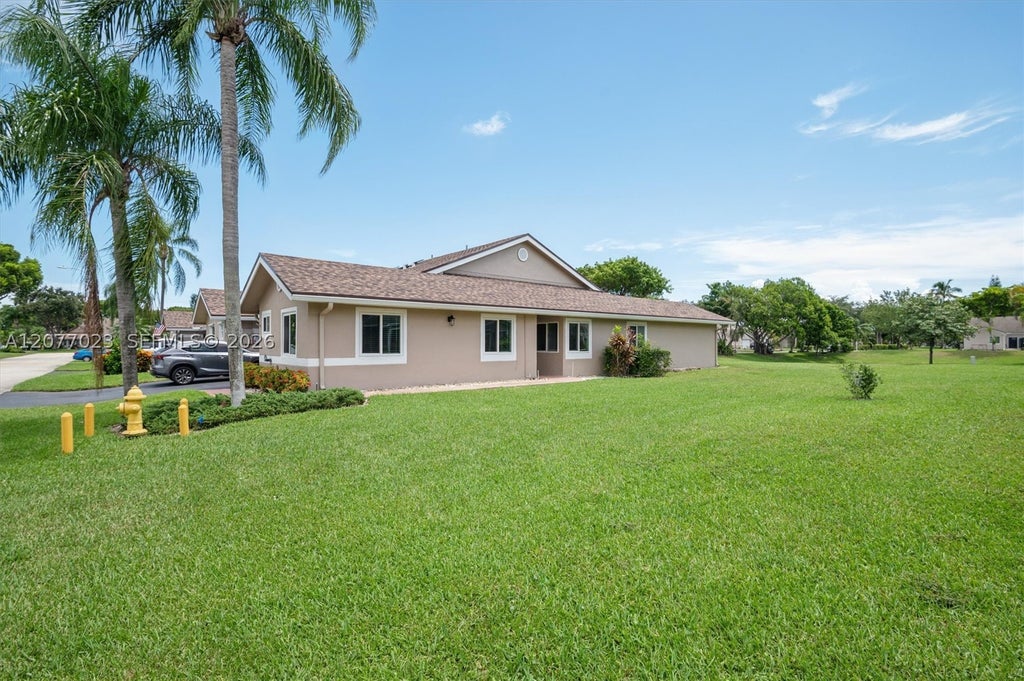Photo of 5200 W Lakes Dr, Deerfield Beach, FL 33442 (MLS # A12077023)