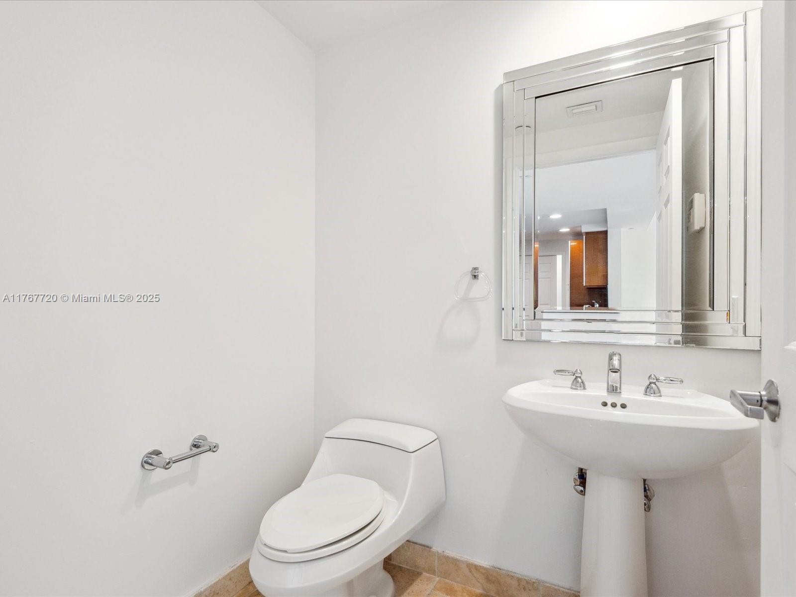 THE PORT RESIDENCES - Residential Lease