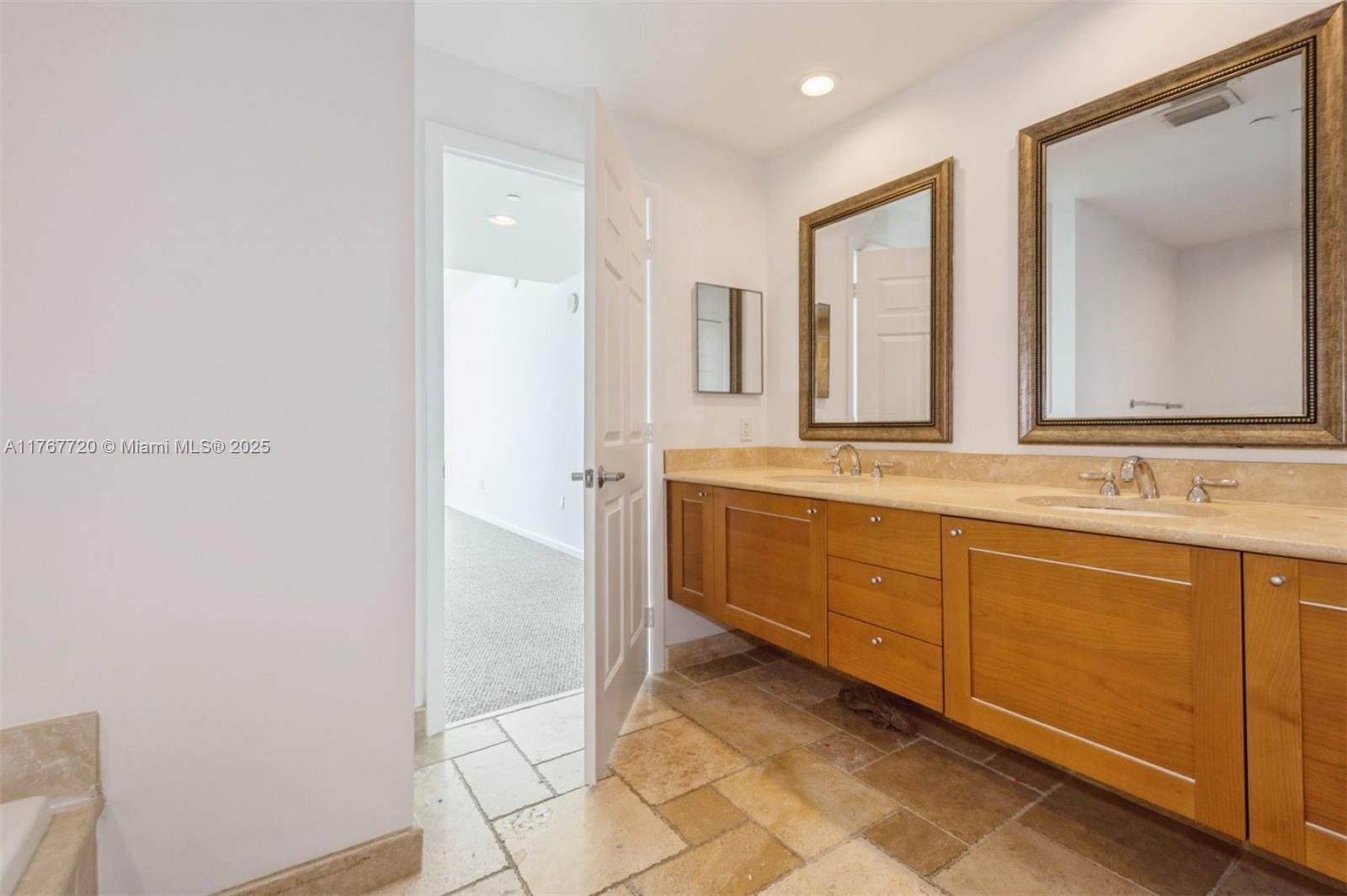 THE PORT RESIDENCES - Residential Lease