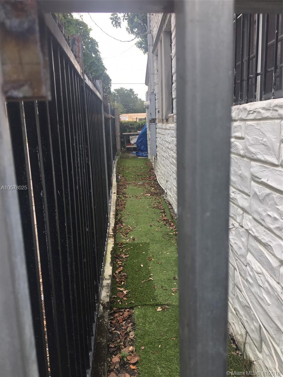 EMERALD COURT - Residential