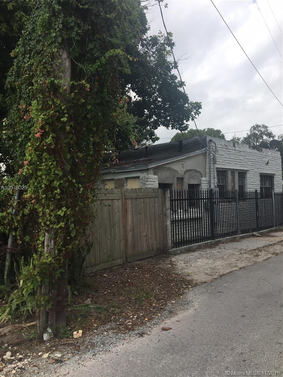 EMERALD COURT - Residential