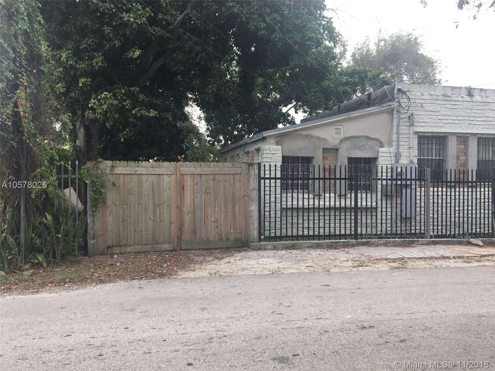 EMERALD COURT - Residential