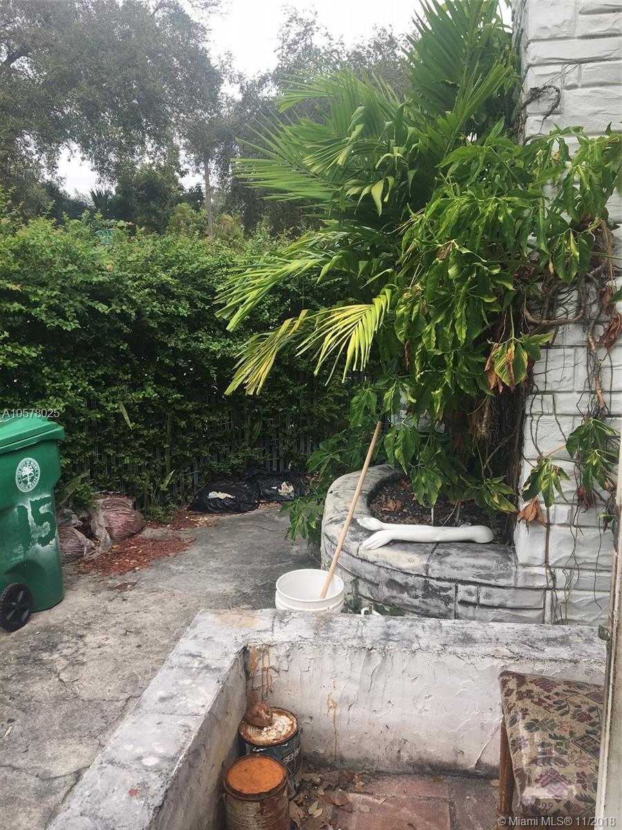 EMERALD COURT - Residential