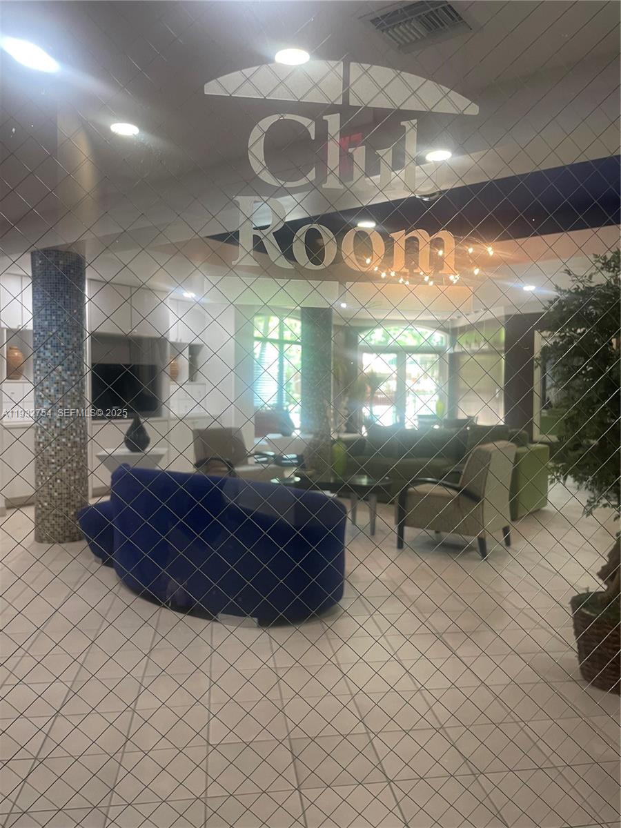 VALENCIA CONDO - Residential