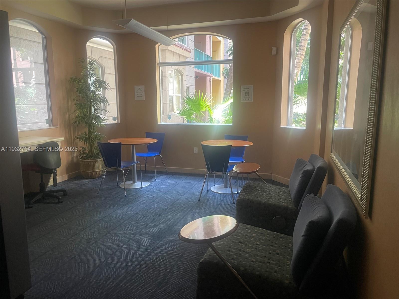 VALENCIA CONDO - Residential