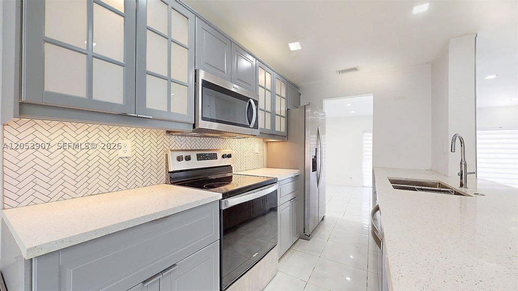 Photo of 8212 NW 8th Pl #2, Plantation, FL 33324 (MLS # A12053907)