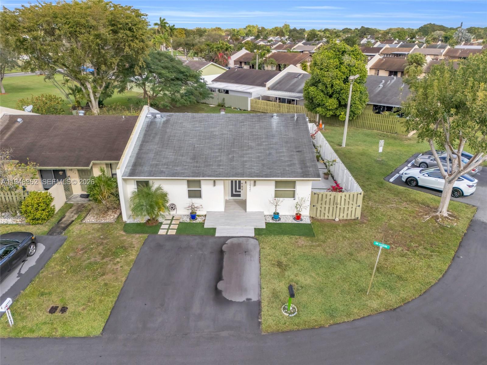 DEVON-AIRE VILLAS SEC 9 - Residential