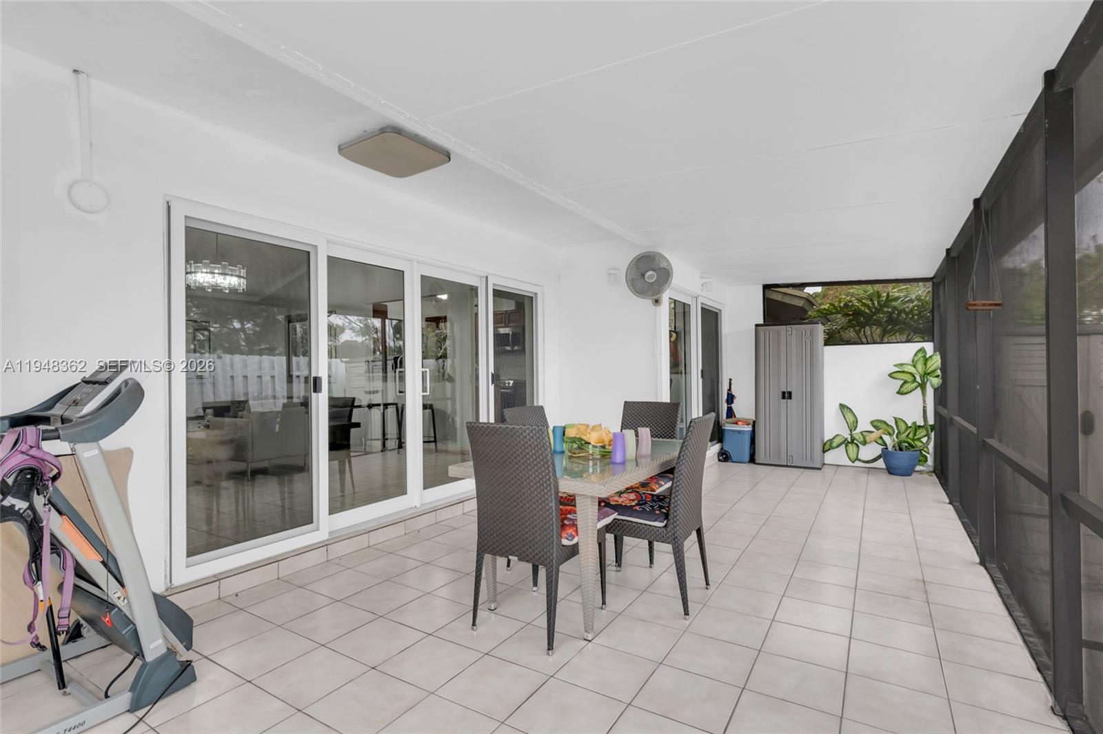 DEVON-AIRE VILLAS SEC 9 - Residential