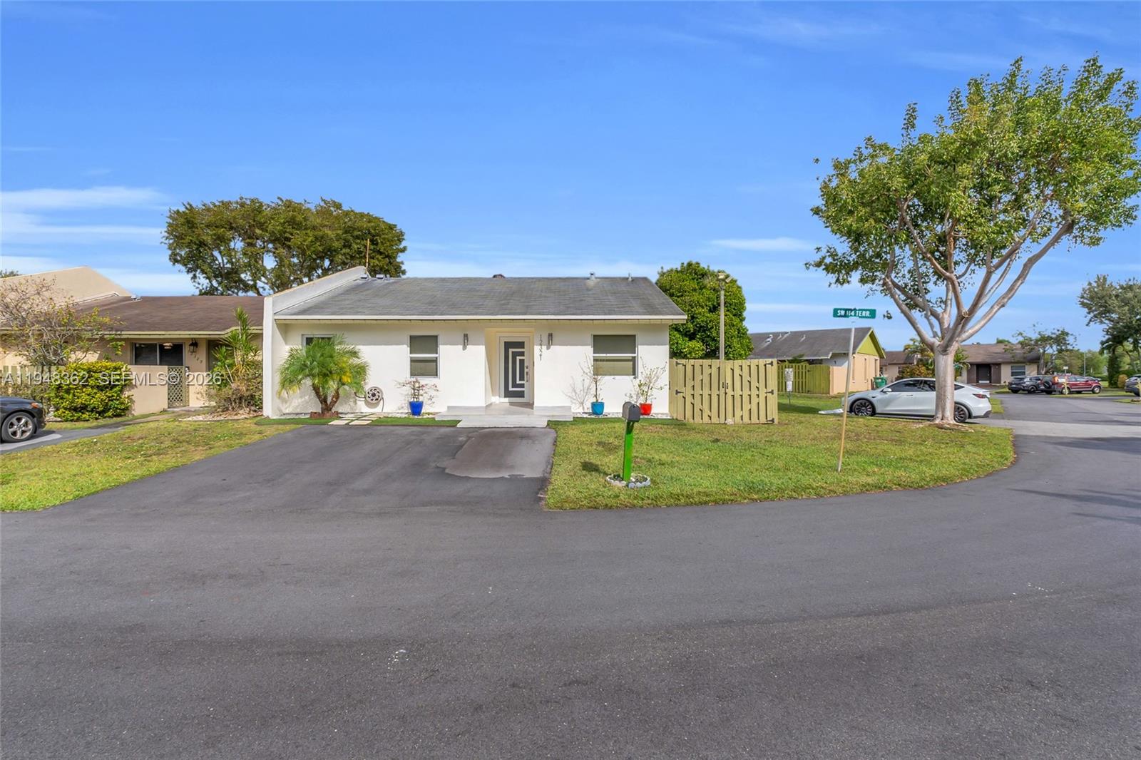 DEVON-AIRE VILLAS SEC 9 - Residential