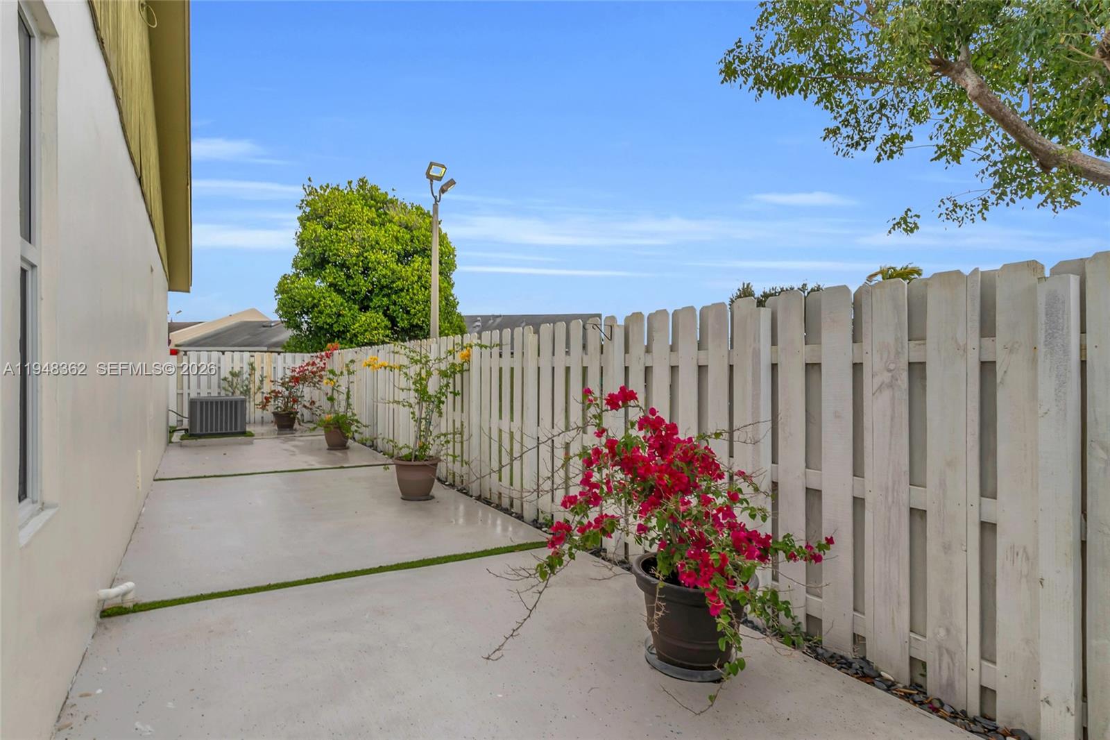 DEVON-AIRE VILLAS SEC 9 - Residential