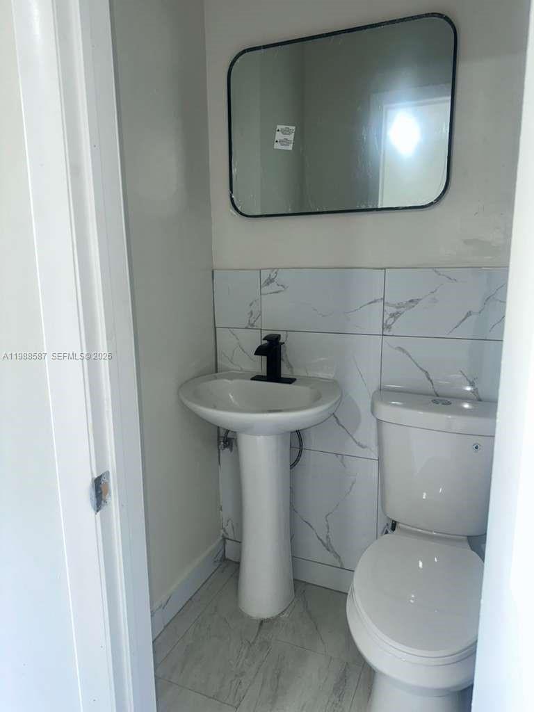 KADELL ESTS - Residential Lease